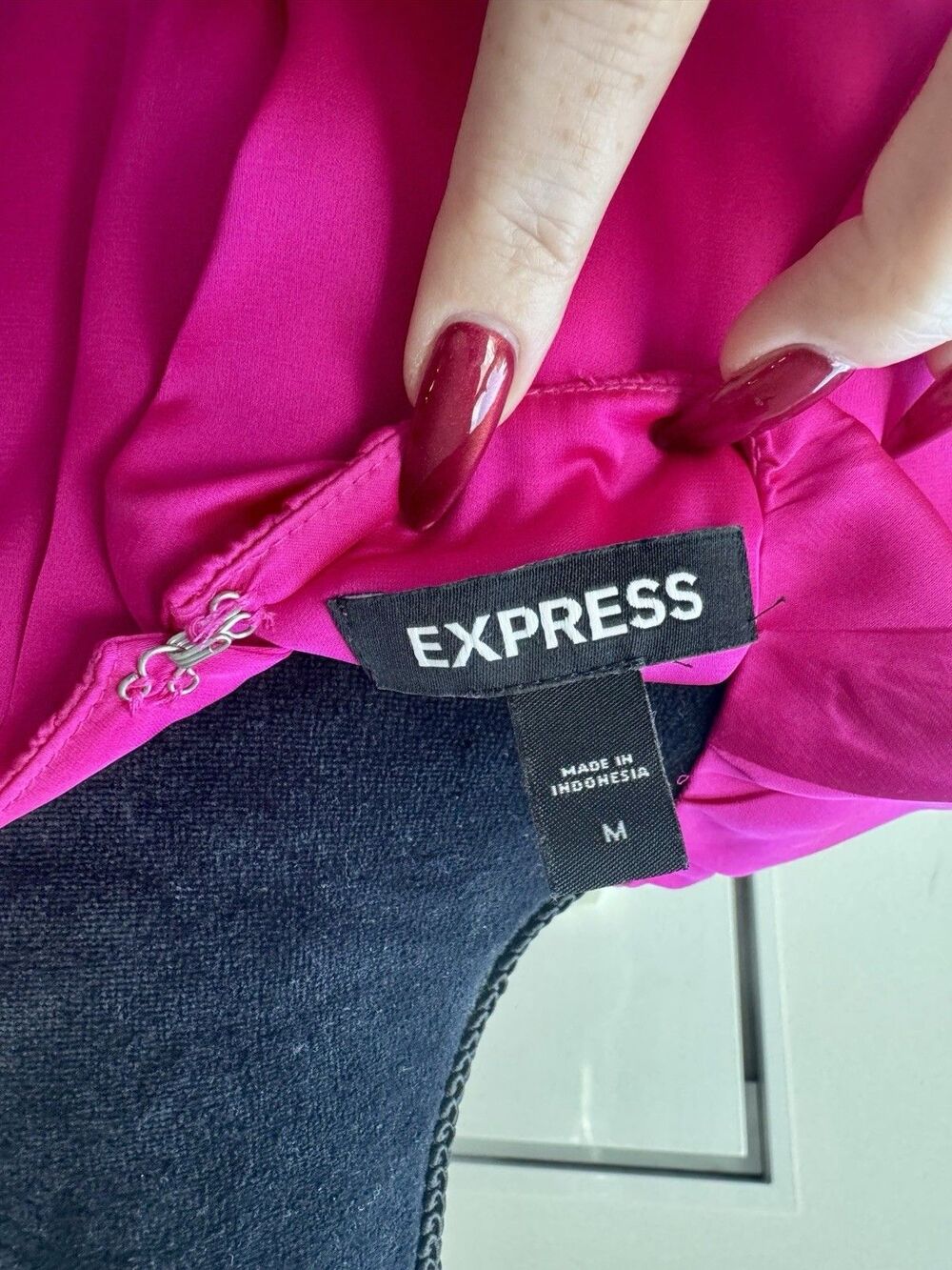Express Bright Pink Satin Pleated Sleeveless Tank Size Medium NEW! - Picture 3 of 4